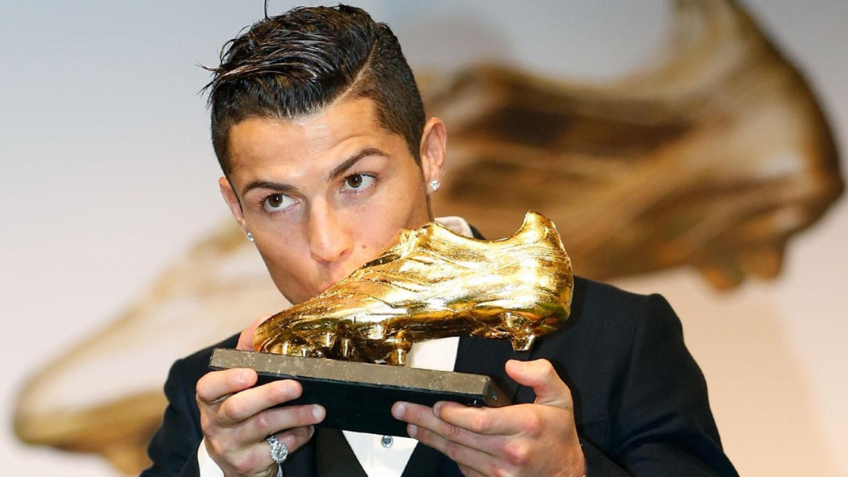 كم يملك رونالدو من حذاء ذهبي