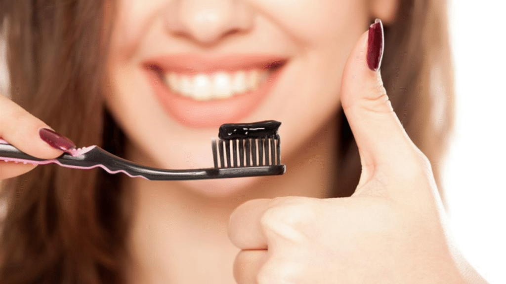 معجون اسنان بالفحم