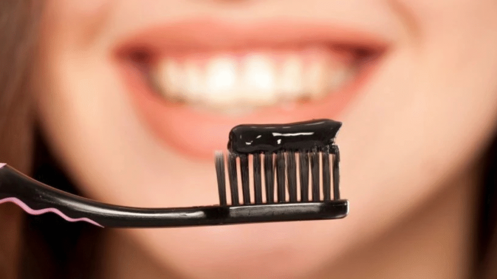 معجون اسنان بالفحم