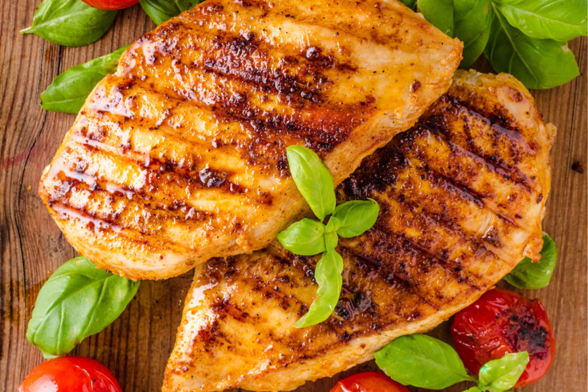 صدر الدجاج كم بروتين